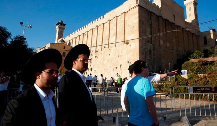 الاحتلال يغلق المسجد الإبراهيمي أمام الفلسطينيين ويفتحه للمستوطنين