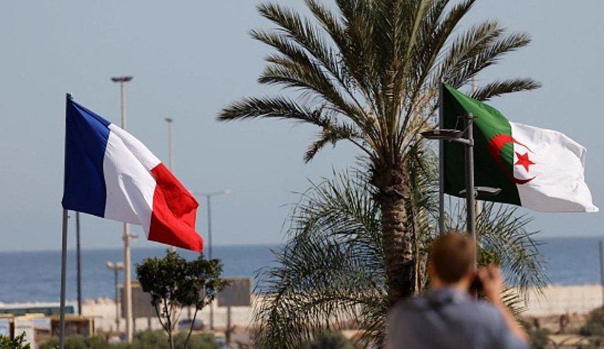فرنسا ترد على الجزائر بطرد موظفين واستدعاء سفيرها