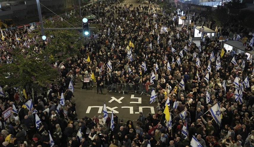 متظاهرون في تل أبيب يطالبون بالإفراج عن المحتجزين في غزة
