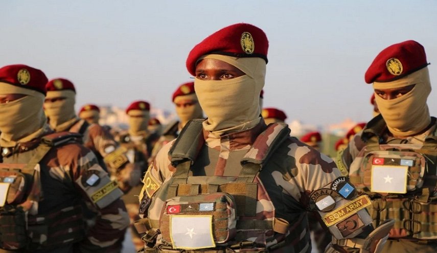 تركيا ترسل 500 جندي إلى الصومال.. ماذا يعني هذا الانتشار العسكري؟
