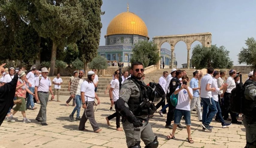 مستوطنون يقتحمون المسجد الأقصى ويؤدون طقوسًا تلمودية