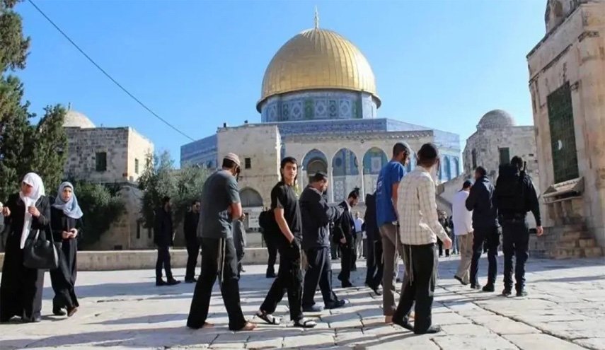 تصاعد الاقتحامات للمسجد الأقصى وحماس تدعو للحشد والتصدي