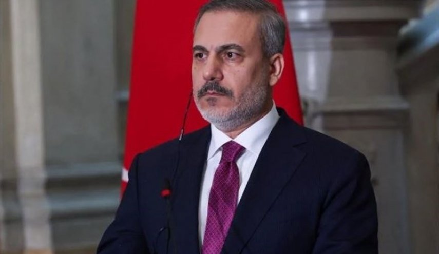تركيا تعرض استضافة لقاء ثلاثي بين بوتين وزيلينسكي وترامب
