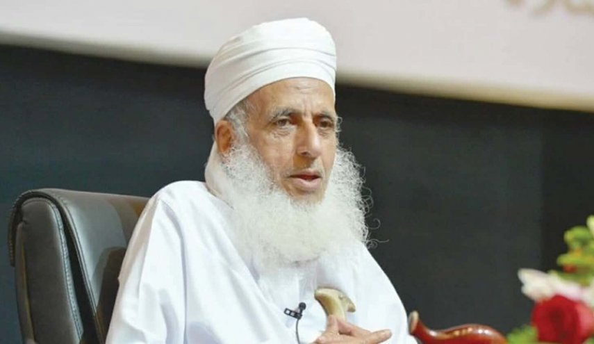 مفتي عمان: قوى الطغيان في العالم طأطأت رأسها لليمن
