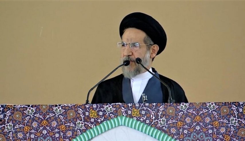 الإمام الخميني (رض) أحدث تحولا عظيما وواسعا في إيران

