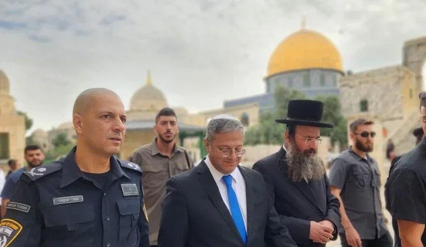 بن غفير يقتحم المسجد الأقصى بحماية مشددة من قوات الاحتلال