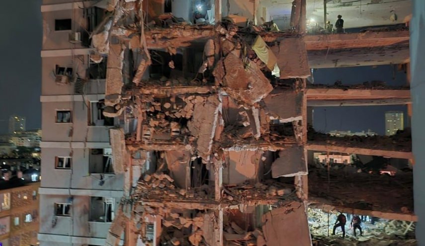 صور دمار هائل في تل أبيب وحيفا عقب سقوط صواريخ إيران