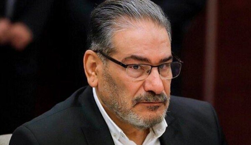 شمخاني: أنا حي وجاهز للتضحية