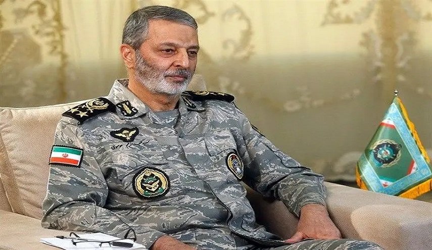 اللواء موسوي يزور موقعاً للدفاع الجوي بطهران ويشيد بجاهزية القوات