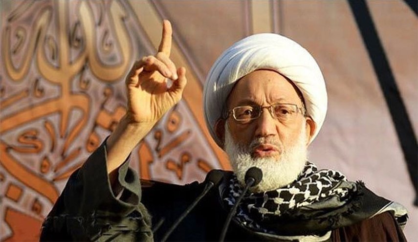 آية الله قاسم: التعرّض للإمام الخامنئي إهانة للأمة بأسرها.. 