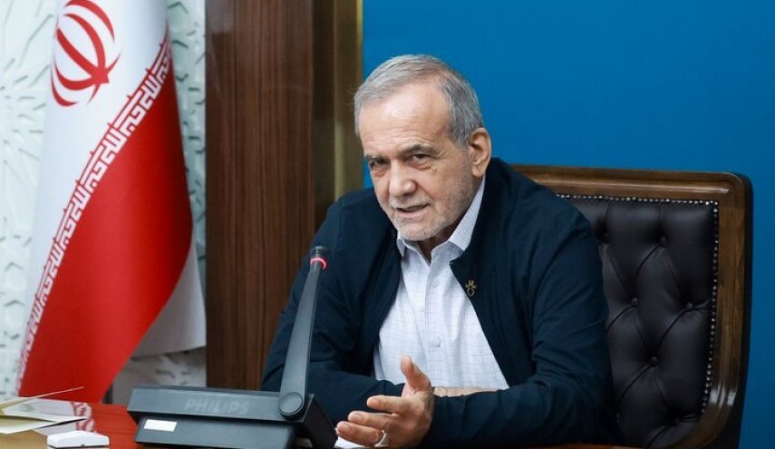 الرئيس الإيراني يدعو إلى تسريع تنفيذ الاتفاقات مع فنزويلا