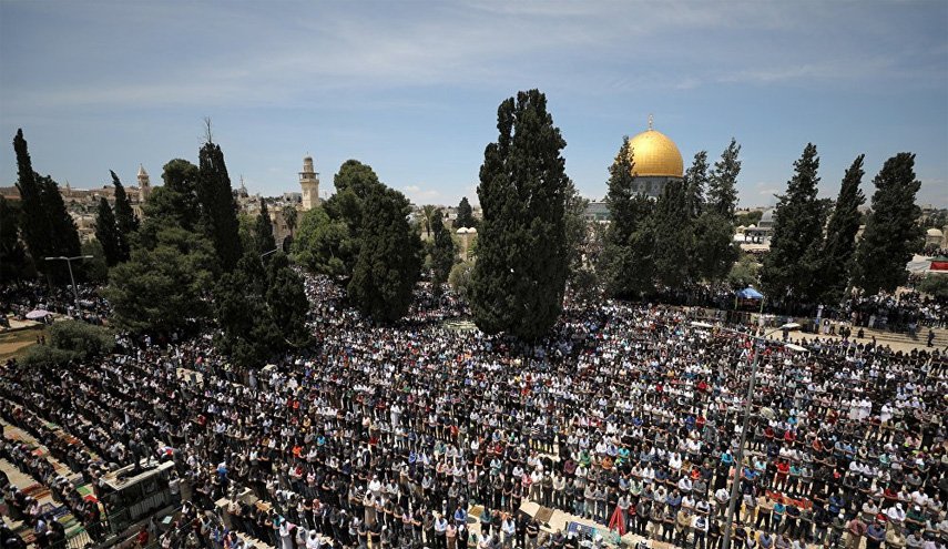 40 ألف فلسطيني يؤدون صلاة الجمعة بالمسجد الأقصى