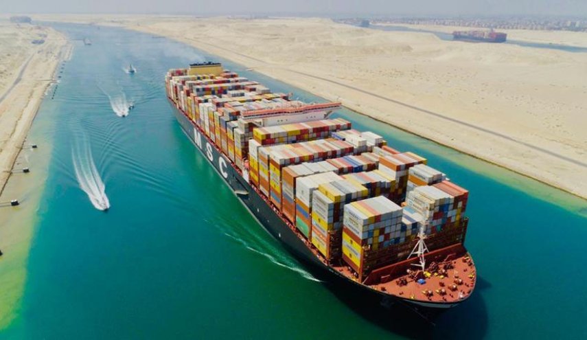 بعد طلب ترامب.. مصر تحسم موقفها من عبور السفن الأمريكية لقناة السويس مجانا
