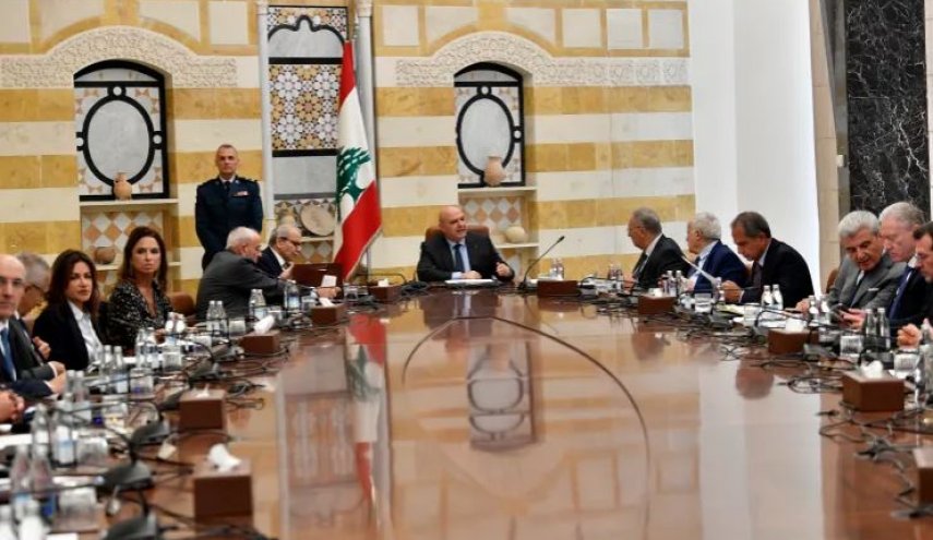 مختص حقوقي: حكومة لبنان فقدت شرعيتها وقراراها غير دستوري