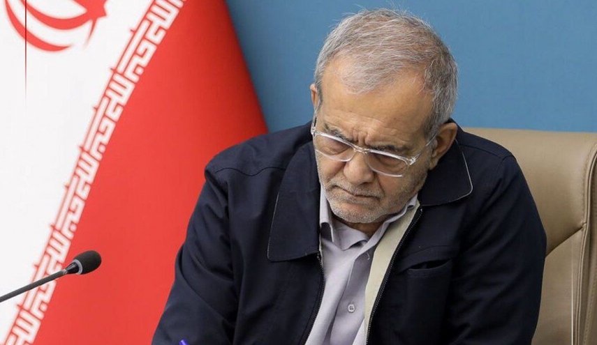 الرئيس الإيراني يعزي بوفاة الرسام الكبير محمود فرشجيان