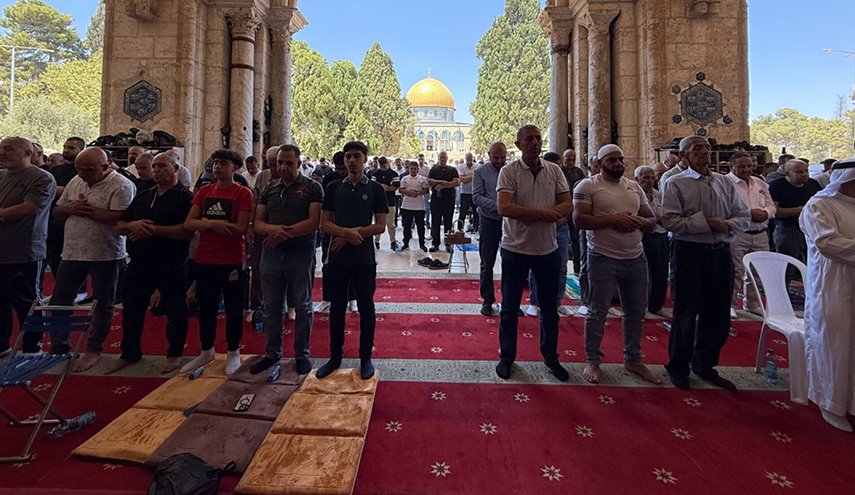 45 ألفا أدّوا صلاة الجمعة في المسجد الأقصى
