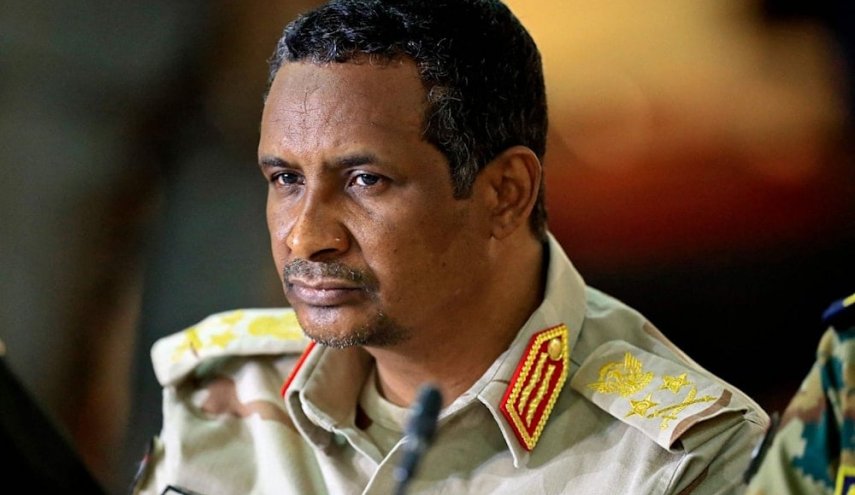 السودان.. محمد حمدان دقلو يؤدّي اليمين رئيساً لحكومة موازية في دارفور
