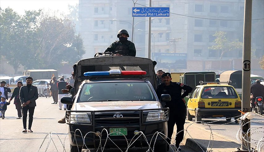 هجوم دامٍ على قاعدة في باكستان: 12 قتيلاً بينهم 6 من قوات الأمن