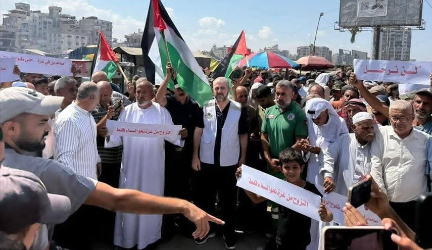 رغم أوامر الإخلاء.. الغزيون يخرجون للشوارع رافضين التهجير