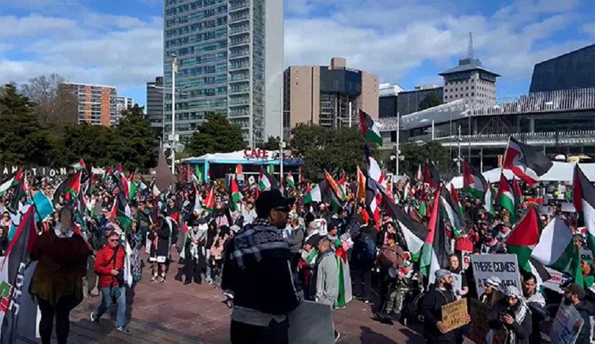 عشرات الآلاف يشاركون بمسيرة مؤيدة للفلسطينيين في نيوزيلندا + صور