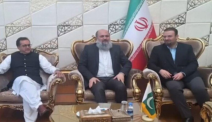 وزير التجارة الباكستاني يصل إلى طهران