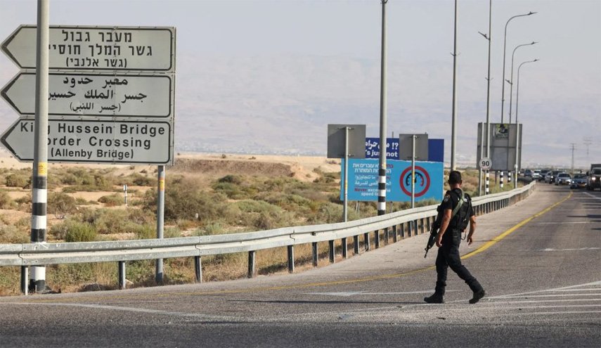 نتنياهو يثأر من الفلسطينيين بإغلاق معبر الكرامة كليا حتى إشعار آخر 