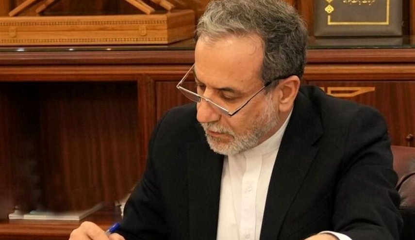 عراقجي يهنئ بمناسبة الذكرى الـ 76 لتأسيس جمهورية الصين الشعبية