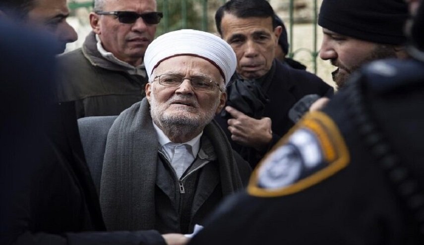 كيان الاحتلال يمنع خطيب الأقصى من دخول المسجد لمدة 6 أشهر!