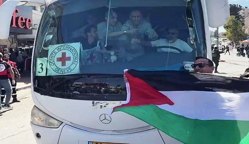 تحرير 96 معتقلا من ذوي المؤبدات والاحكام العالية من سجن 'عوفر'