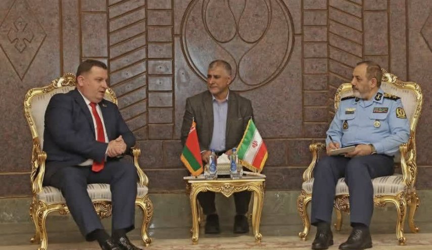 وزير الدفاع يرحب بتوسيع التعاون الدفاعي والصناعي بين ايران وبيلاروسيا