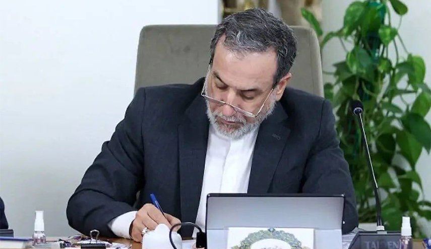 عراقجي يهنئ ببطولة فتيات ايران في كرة اليد وكرة الصالات