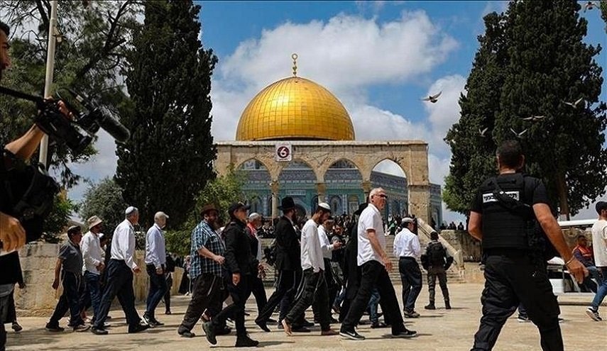 أكثر من ألف مستوطن يقتحمون الأقصى بحماية الاحتلال