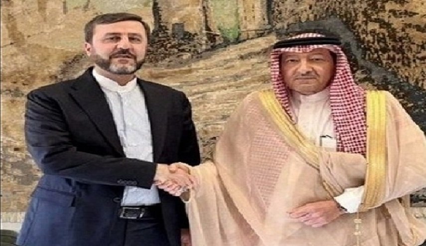 غريب آبادي يلتقي نظيره السعودي.. ماذا دار بينهما؟