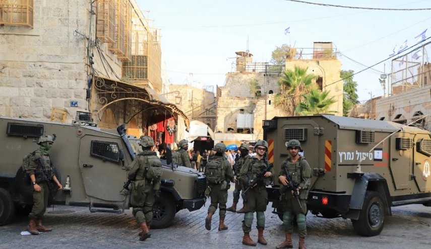 اعتقالات ومواجهات بالضفة ومستوطنون يهاجمون الفلسطينيين 