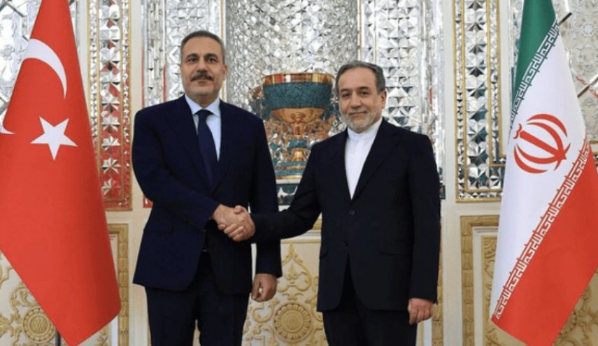 عراقجي يستقبل نظيره التركي