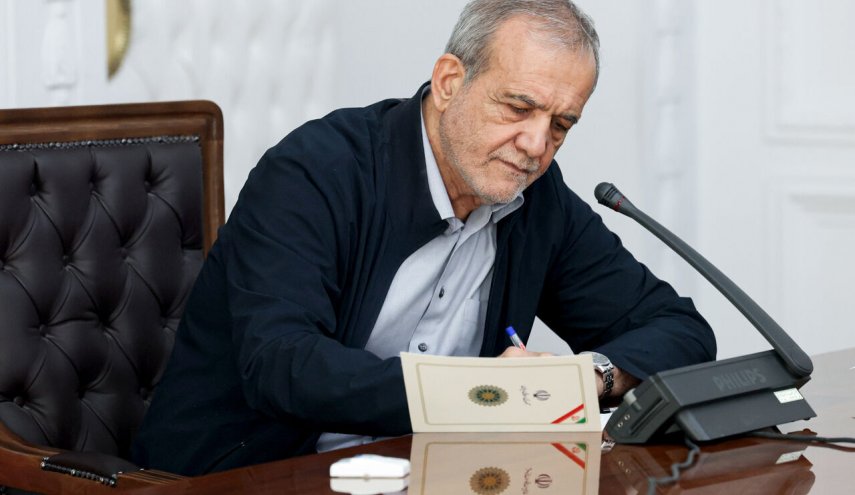 الرئيس الايراني يهنئ بمناسبة 