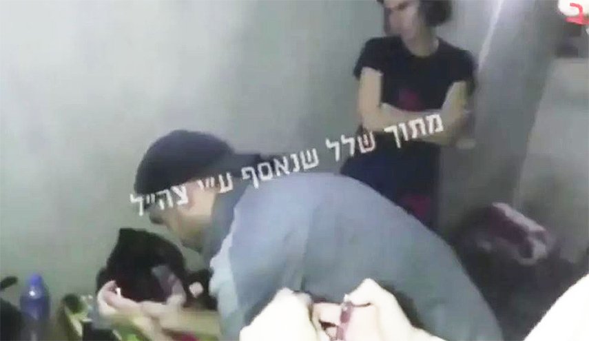 شاهد.. لقطات من داخل الأنفاق تنسف رواية الاحتلال بشأن إساءة معاملة الأسرى