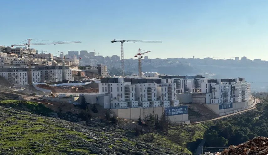 الإحتلال يخطط لبناء 9 آلاف وحدة استيطانية بمحيط مطار قلنديا