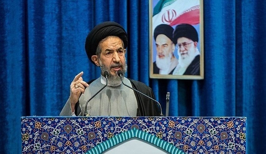 خطيب جمعة طهران: يجب ان لا ننسى أهالي غزة ومجاهدي اليمن وحزب الله