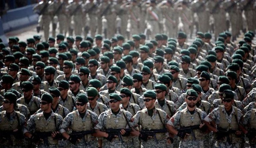 الجيش الايراني يقف كجبل صلب أمام الأعداء