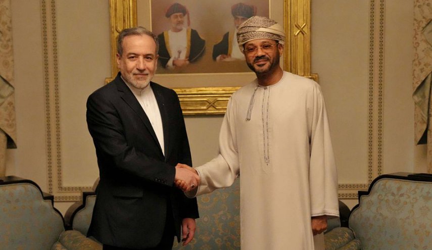 عراقجي يلتقي نظيره العماني في مسقط