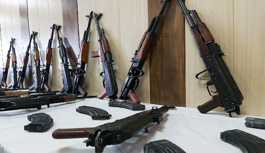 حرس الحدود: ضبط شحنة أسلحة ومعدات عسكرية مهربة غرب إيران
