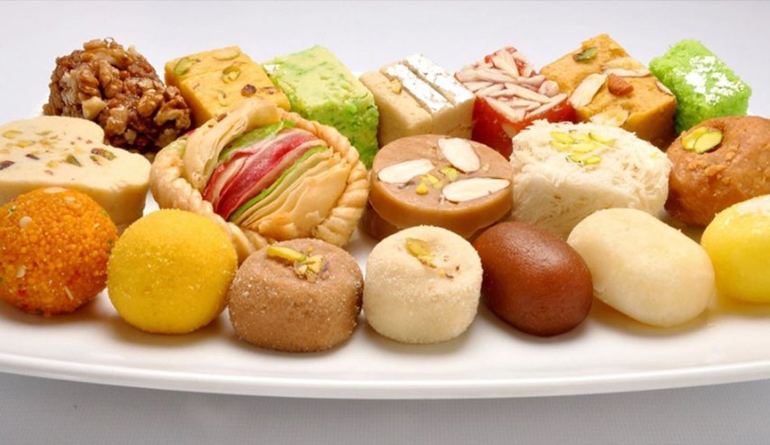 احذر الإفراط في تناول الحلويات.. هذه الأضرار تلحق بك 