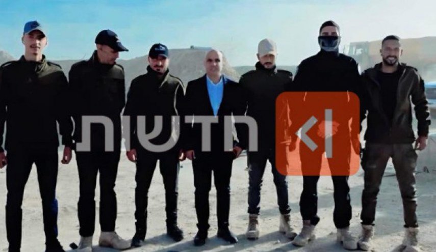 ميليشيا  'أبو شباب' تقوم بعمليات تفتيش الفلسطينيين عند معبر رفح
