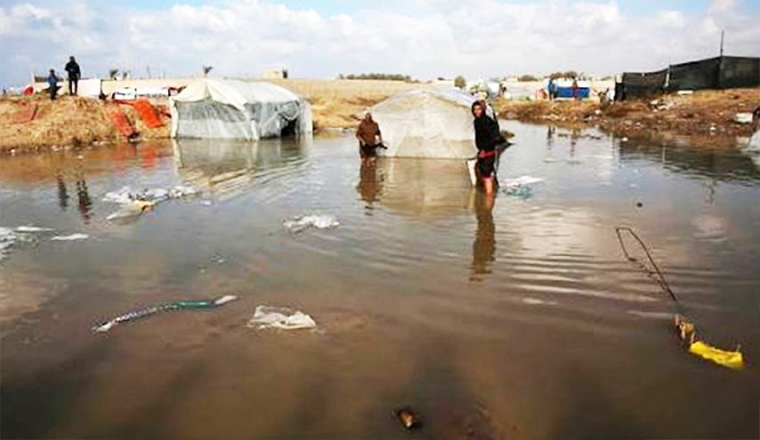 غزة تحت النار والحصار.. استمرار خرق التهدئة وتفاقم معاناة النازحين