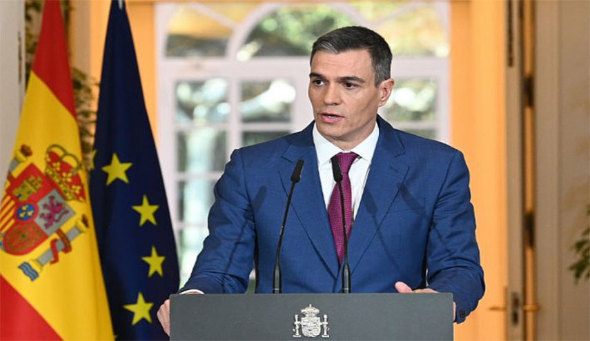 سانشيز ينتقد ترامب لإشعاله النار ويرحب بوقف اطلاق النار