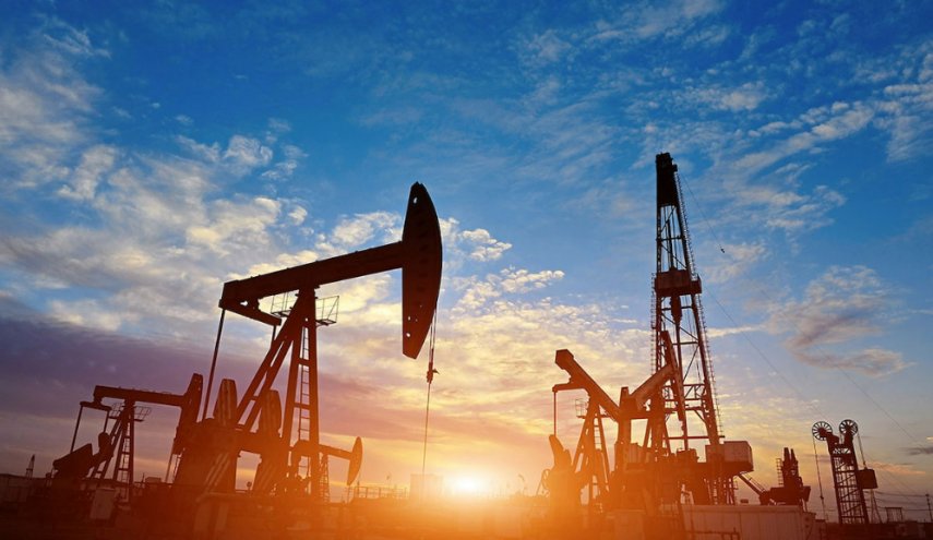 أسعار النفط العالمية تقفز 8% بعد إعلان ترامب 'حصار الموانئ الإيرانية'
