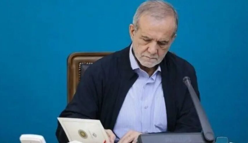 بزشكيان: دماء فتيات مدرسة ميناب الشهيدات لن تذهب هدرا
