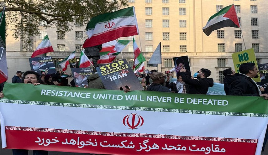 وقفة احتجاجية أمام مكتب رئيس وزراء بريطانيا تنديدا بالعدوان على ايران