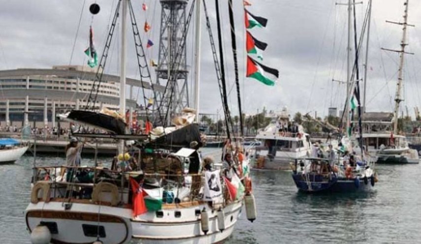 الاحتلال يبدأ بمهاجمة سفن “أسطول الصمود” المتجه إلى غزة